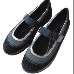 Woman’s Sz 9 Rockport Black Maryjane Style Flats